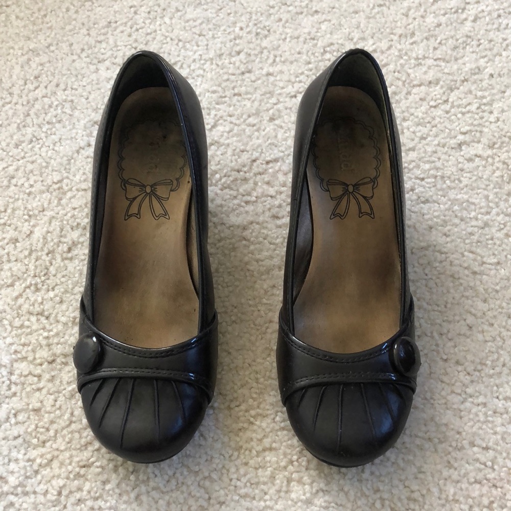 Brown Mudd Size 7 Heels.